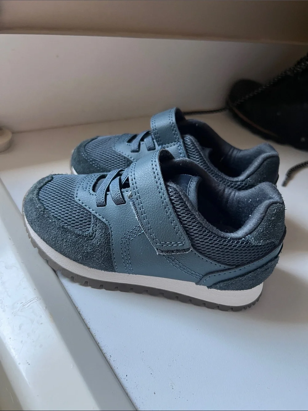 Cat & Jack Boys Dark Blue Velcro Sneakers